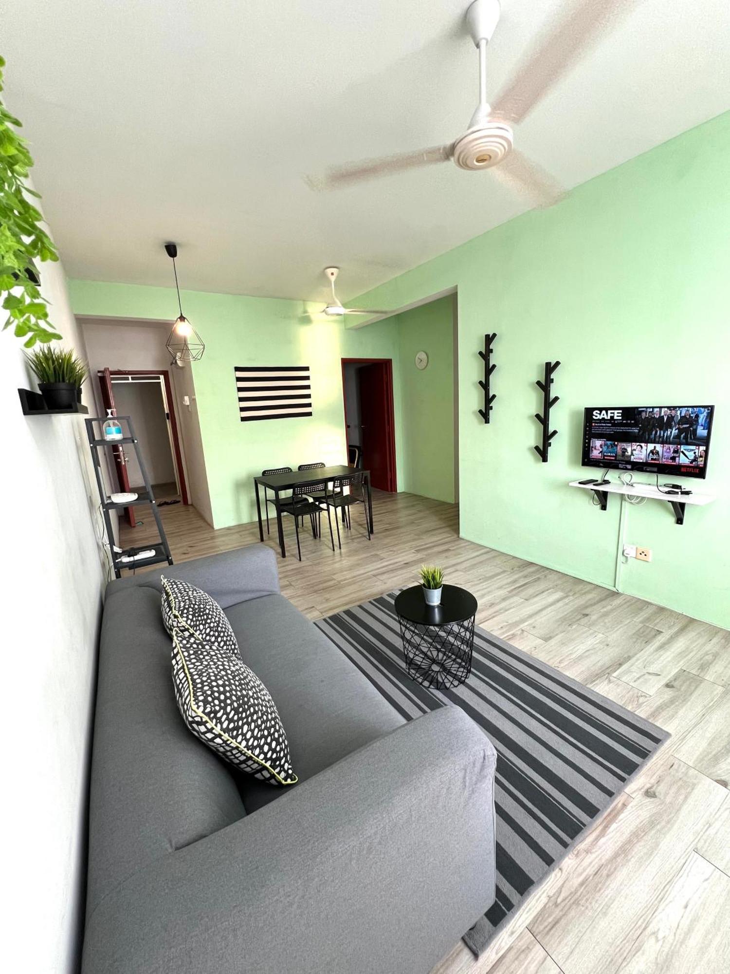 Seaview Holiday Apartment 3 - Wifi & Netflix Kuala Terengganu Zewnętrze zdjęcie